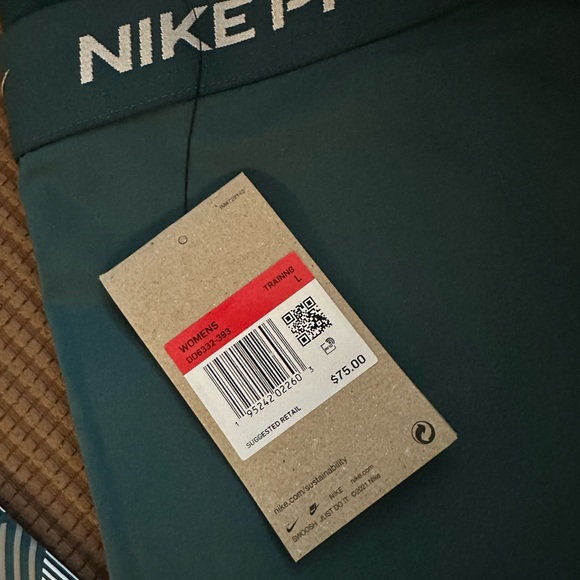 Nike Pro leggings size L - Picture 3 of 3